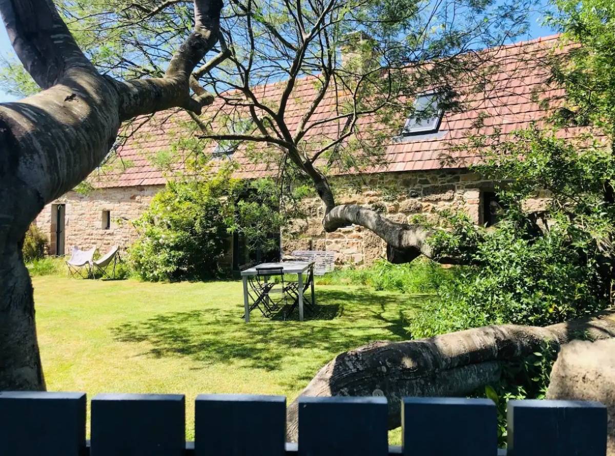 Loue très belle longère en plein cœur de Trégastel, 8 couchages