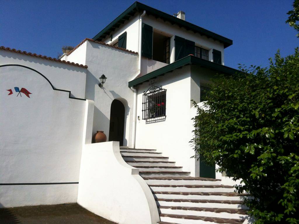 Loue belle maison basque longue durée, Anglet (64), 3 chambres, jardin, accès plage à 10 mn à pied - 160m²