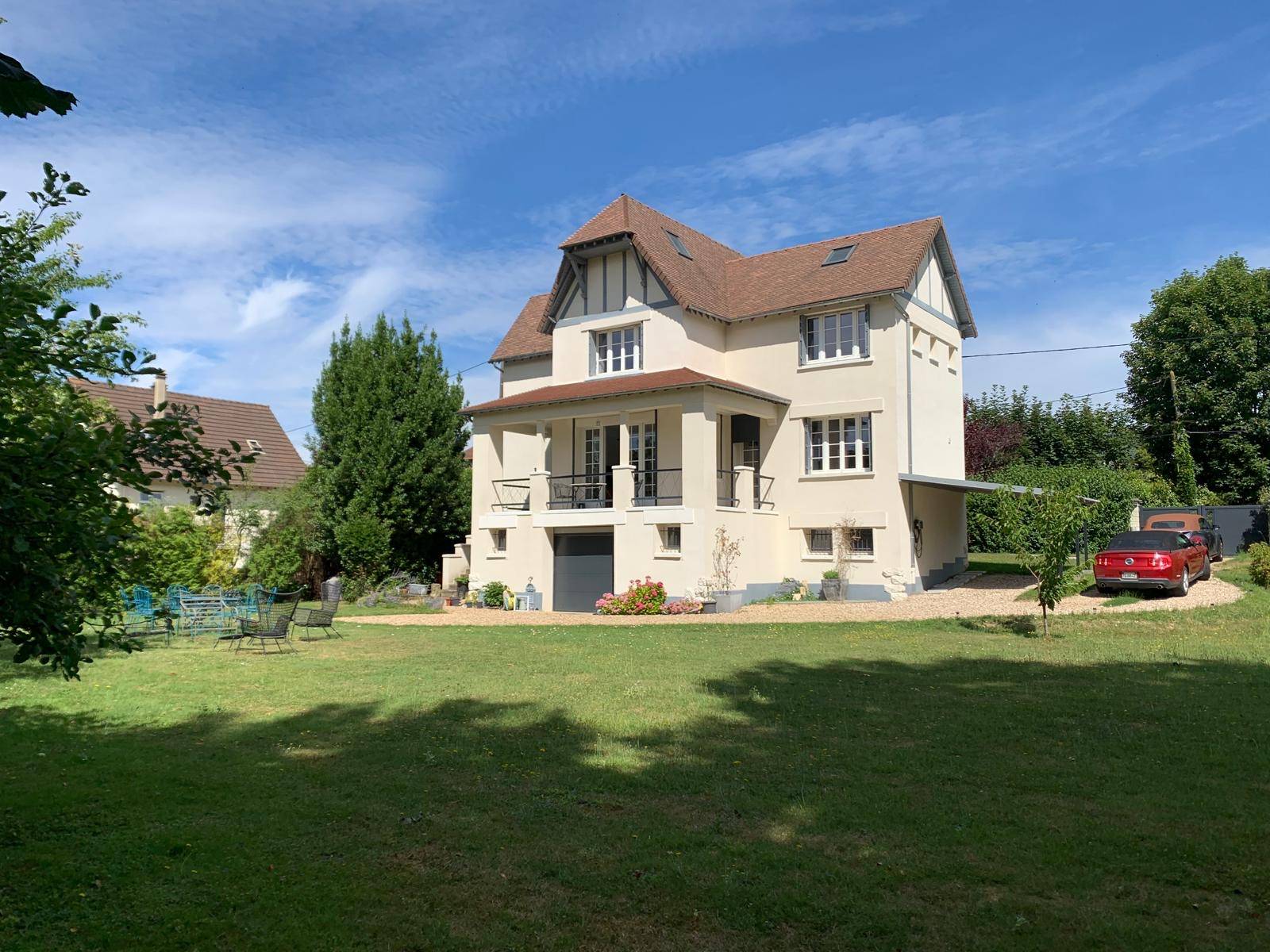 Vends maison 180m² Iles Belle de Meulan : exceptionnelle villa art déco rénovée avec authenticité