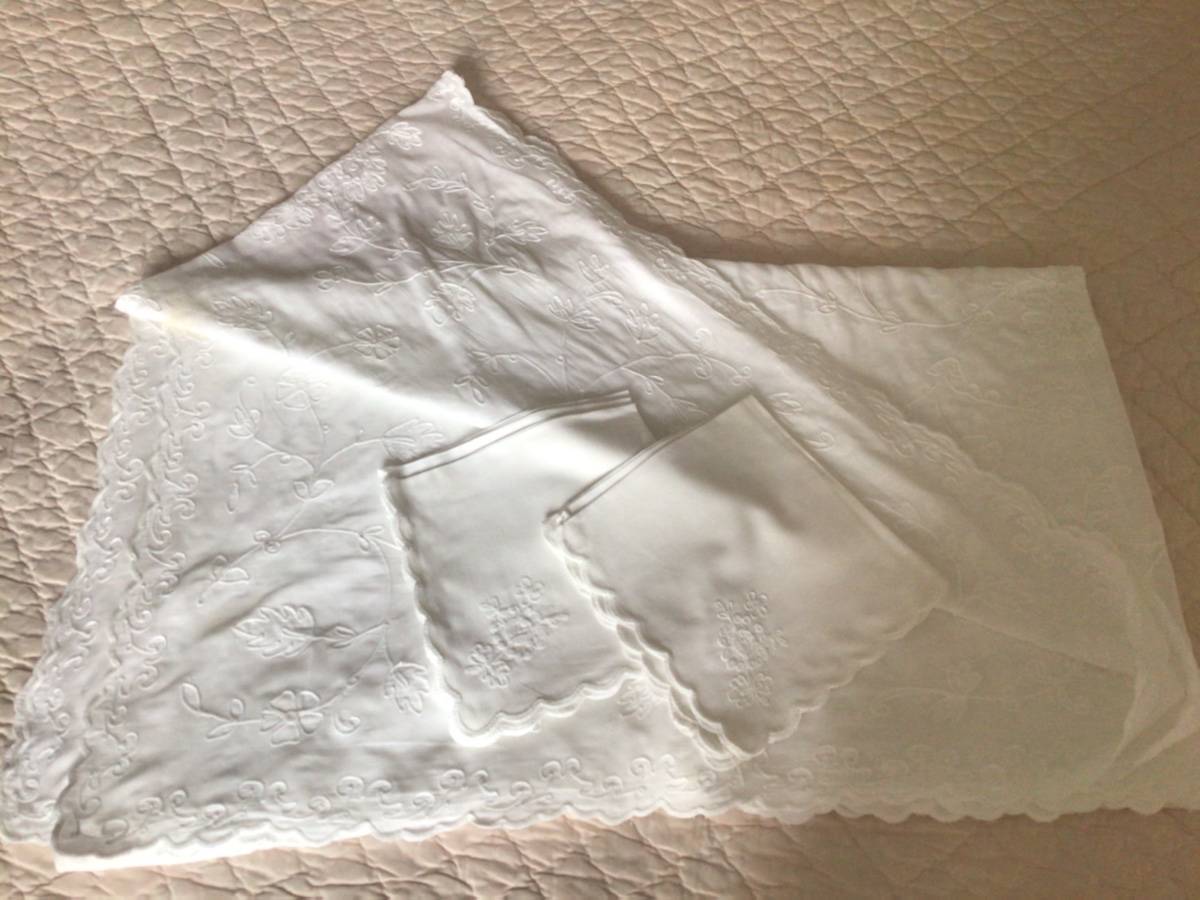 Belle nappe brodée