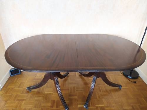 Belle table Anglaise style "Regency" aux pieds de lion