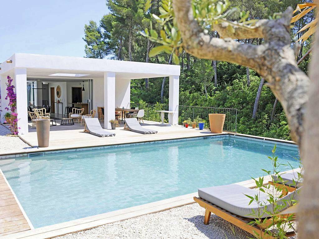 Villa au milieu des pins 10mn à pied de la mer 10 couchages à Saint