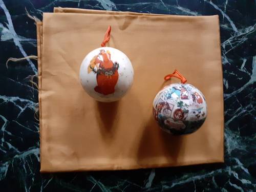2 très belles boules de Noël