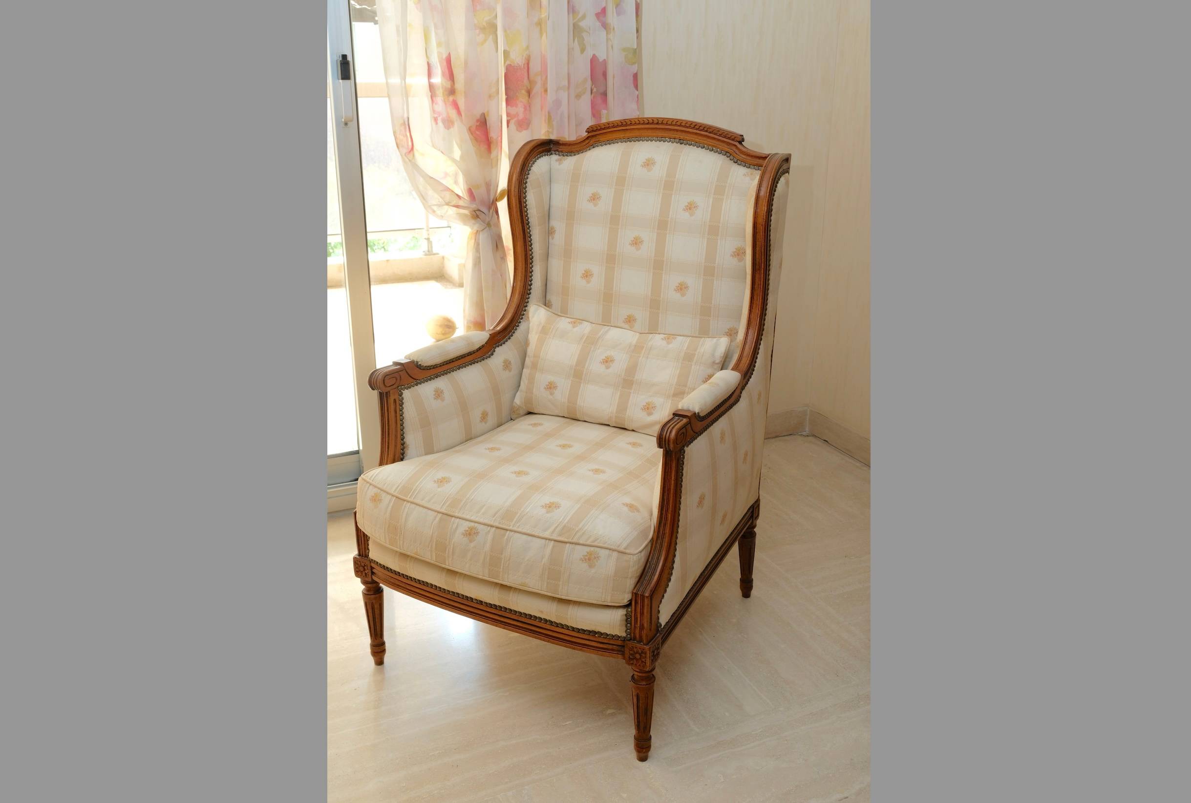Vends deux bergères à oreilles, merisier