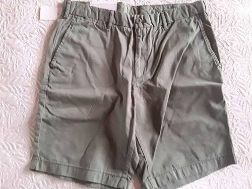 Bermuda vert amande marque Uniqlo T40 neuf