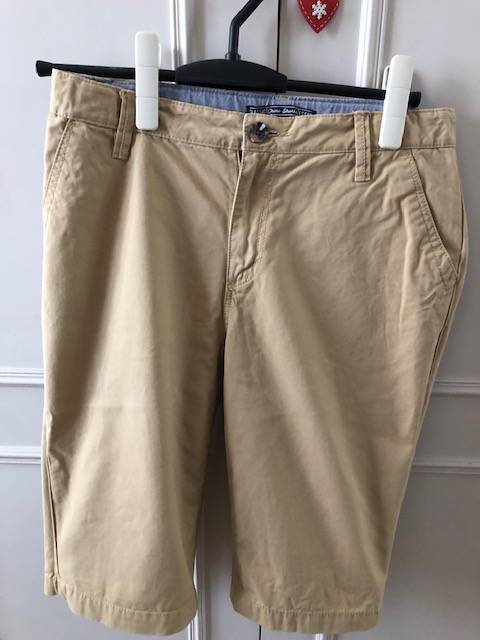 4 Bermudas beiges, 13/14 ans, très bon état