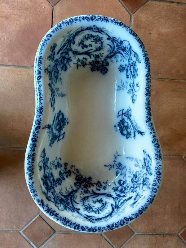 Bidet Ancien Sur Pied En Faïence - Style Vintage - Poids 5 Kg - Occasion En Très Bon état (TBE)