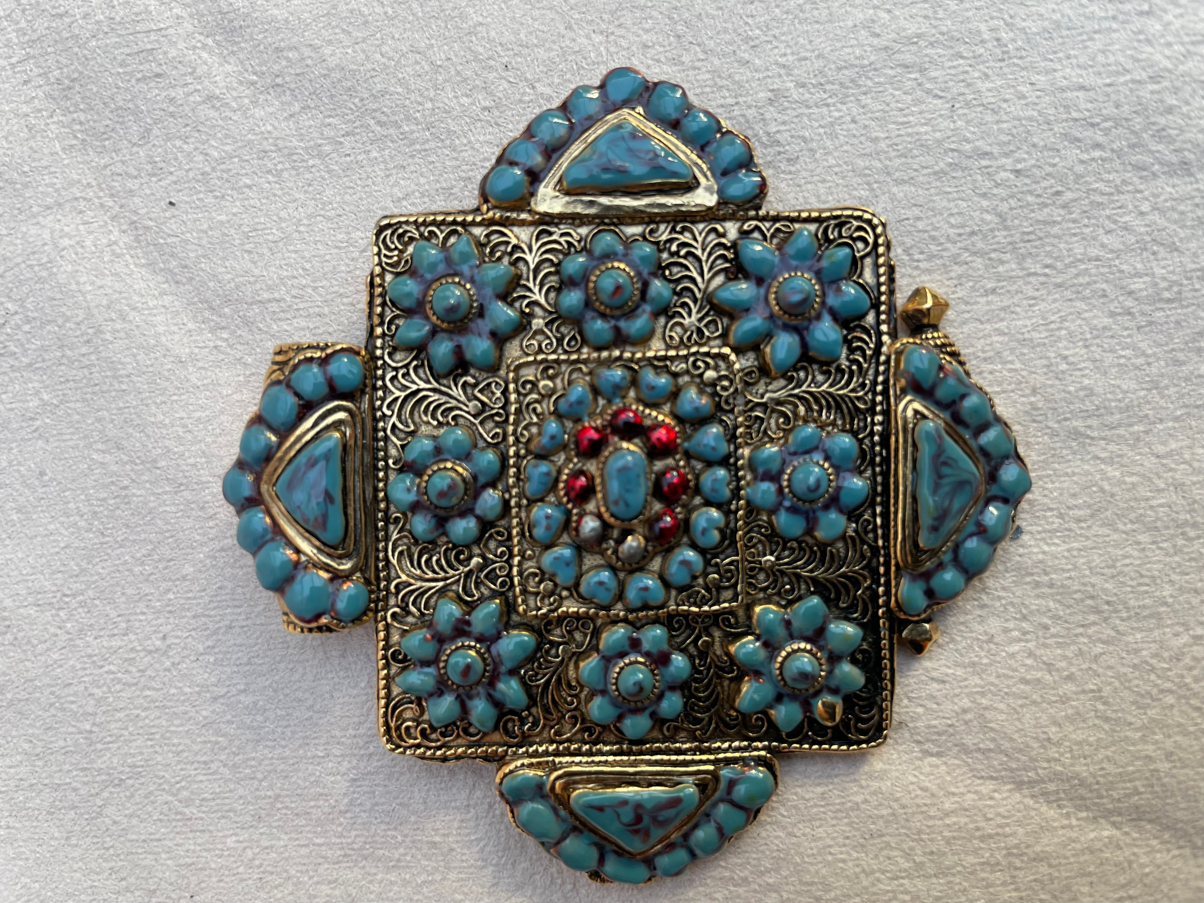 Bijou broche ou pendentif émaillé turquoise et métal doré