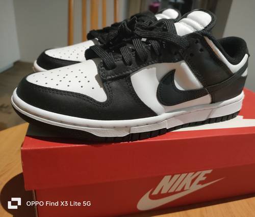 Escarpins noirs Marques : Galeries Lafayettes + Nike Dunk Low noir et blanc