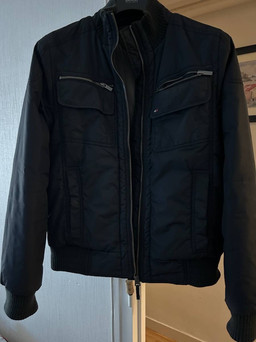 Joli blouson doublé Tommy Hilfiger bleu marine