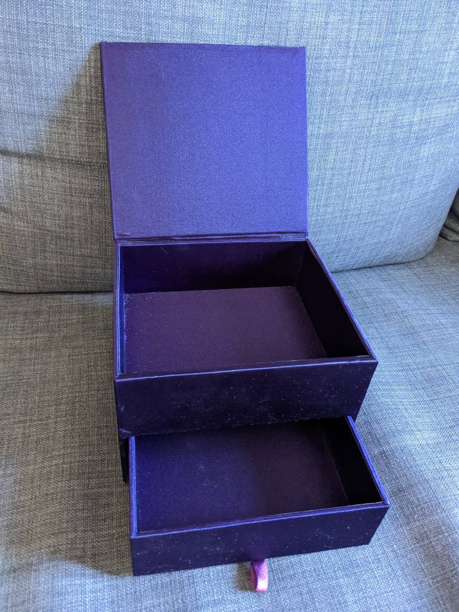 Boîte à bijoux violette Thierry Mugler