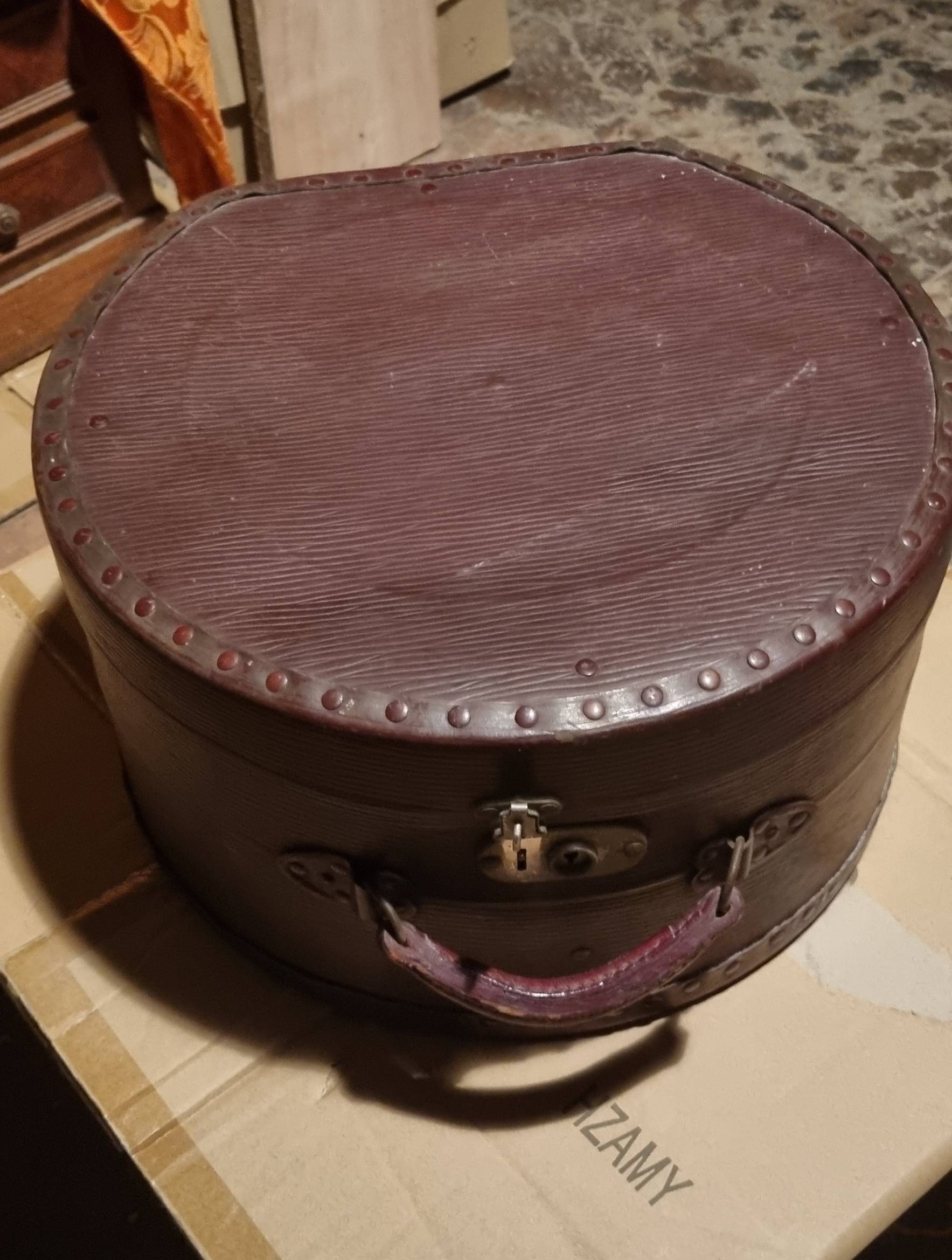 Boite à chapeaux ancienne