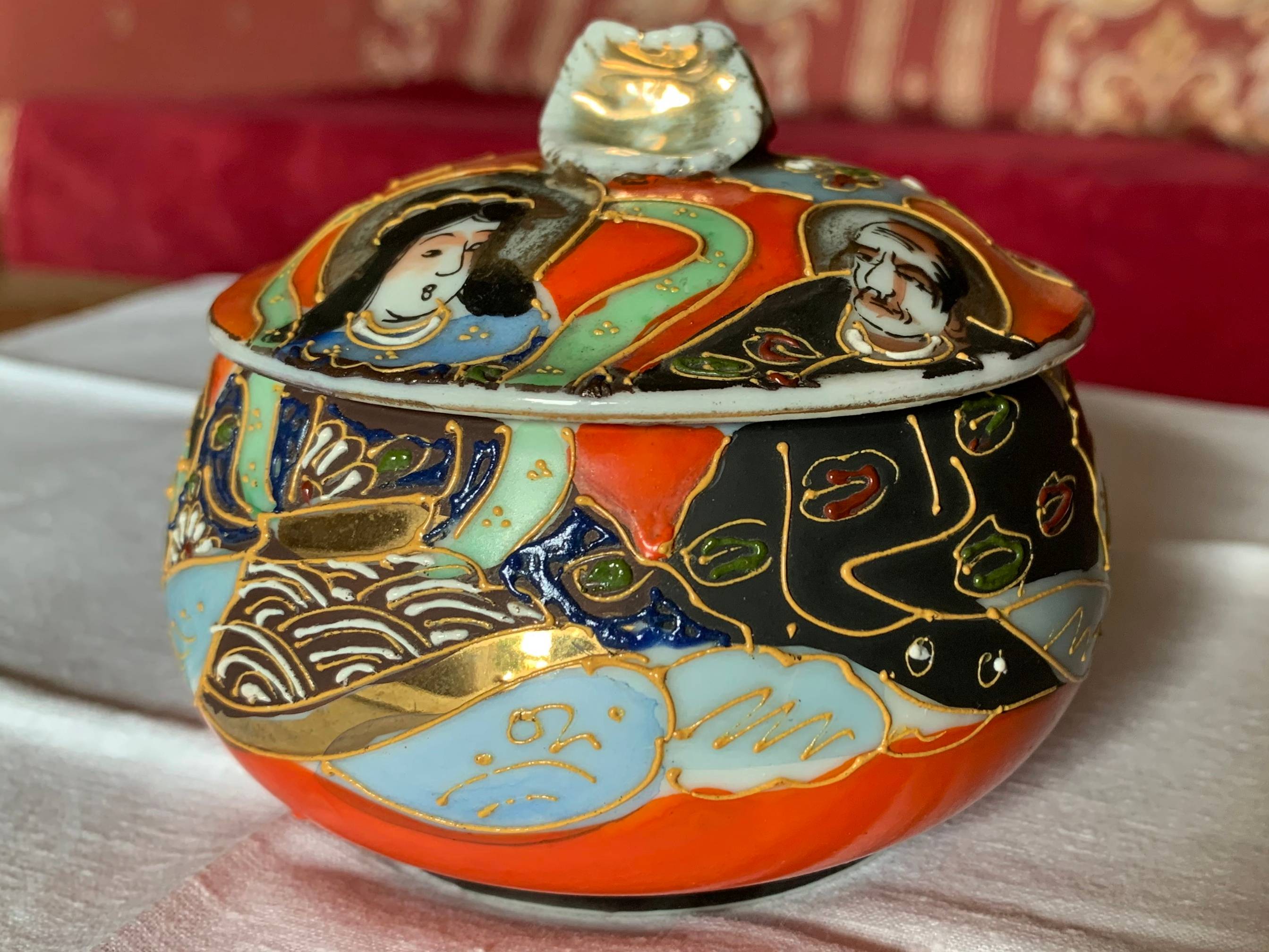 Vends boîte en porcelaine artisanat chinois ancien