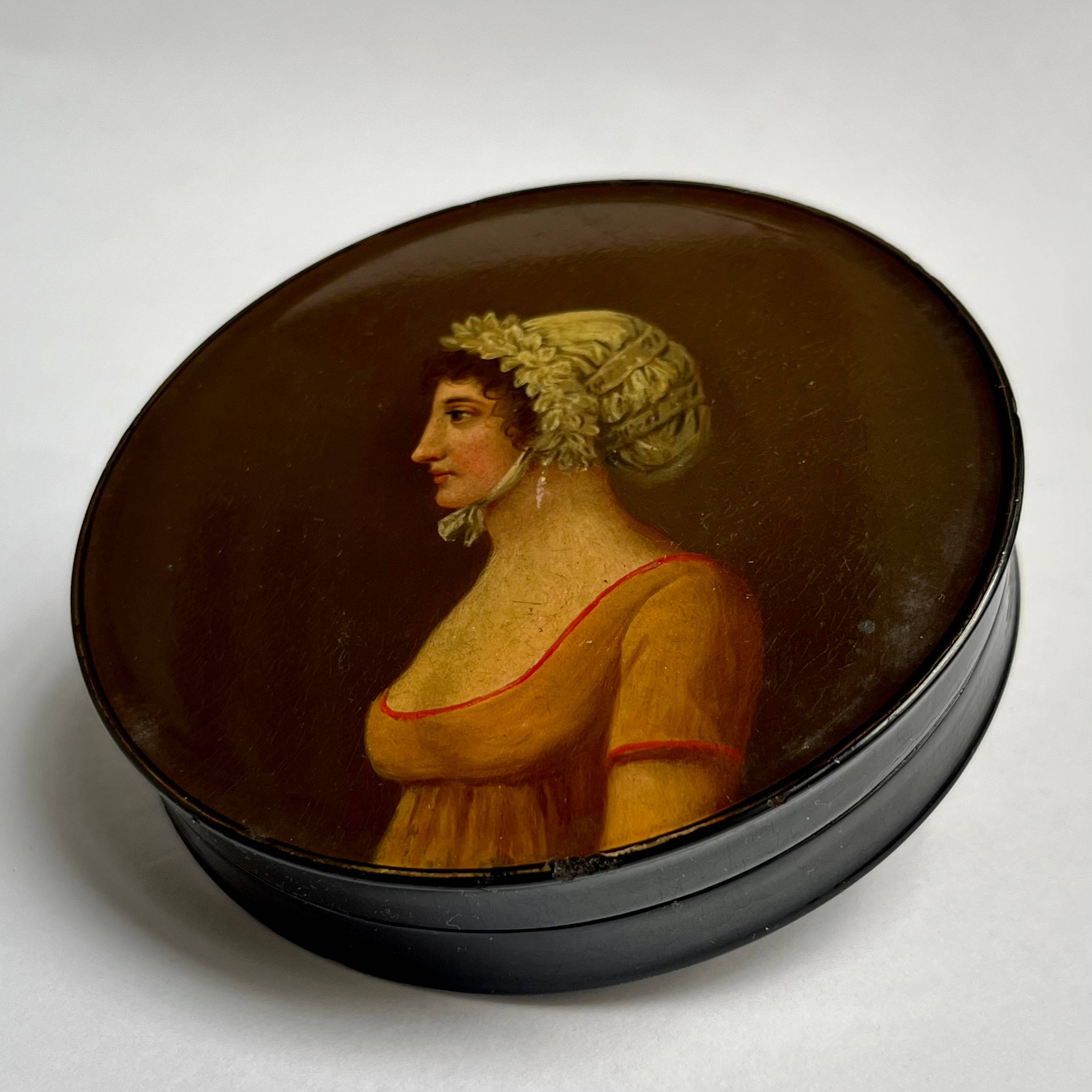 Boîte ou tabatière à décor d’un portrait de jeune femme en papier mâché XIXe 19e