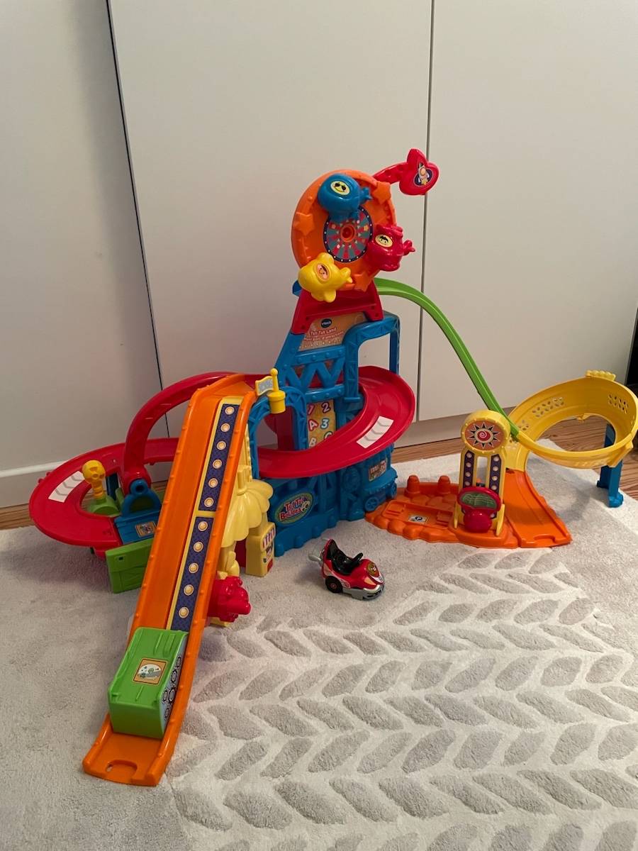 Tut Tut Land Maxi Parc D Attraction Tut Tut Bolides sur Gens de Confiance