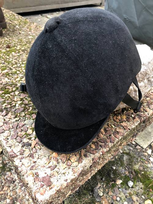 Bombe équitation velours noir, taille 54