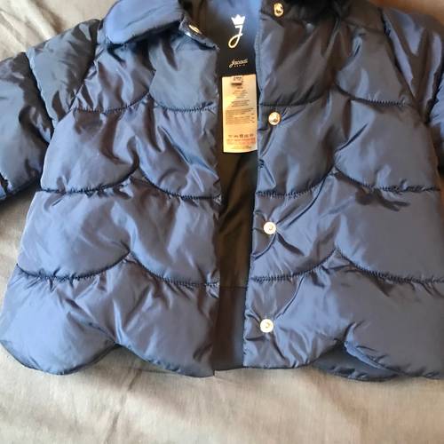 Bonjour vends jolie doudoune fillette Neuve marque Jacadi marine 24 mois tres chic ideal pour cadeau noel