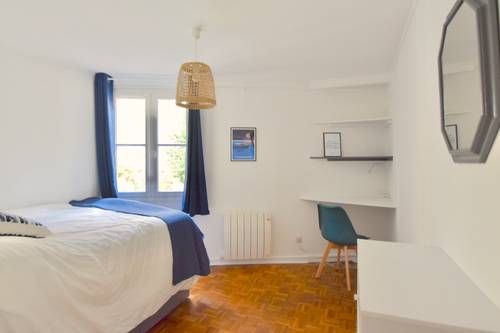 LOUE BORDEAUX CENTRE JOLIE CHAMBRE 10m² MEUBLEE DANS SUPERBE DUPLEX 115m² EN COLIVING
