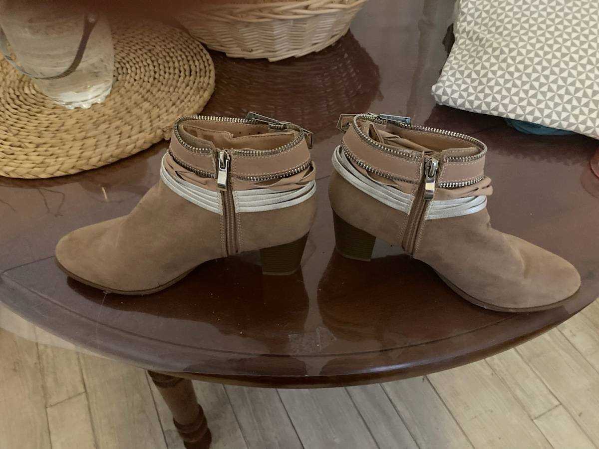 Vends bottines beiges en cuir - Pointure 38