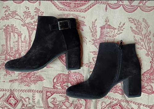 Bottines à talon en daim noir pointure 36,5