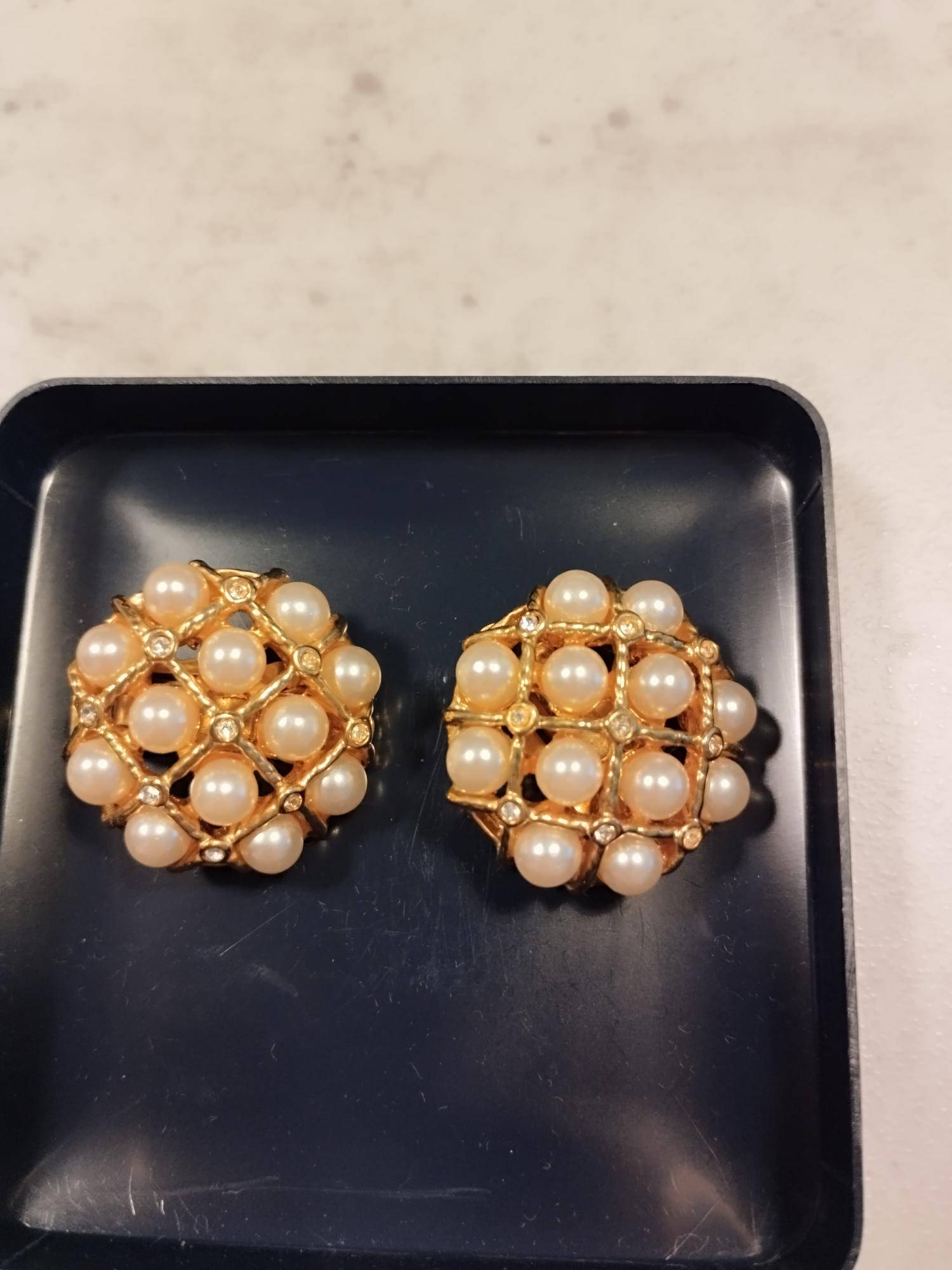 Vends boucle d’oreille fantaisie - monture dorée + perles