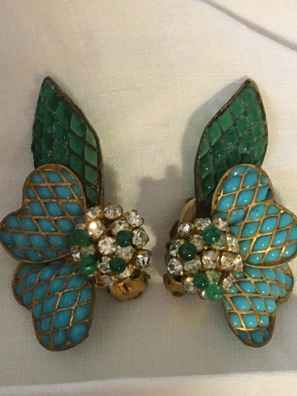 Vends boucles oreilles clip année 60