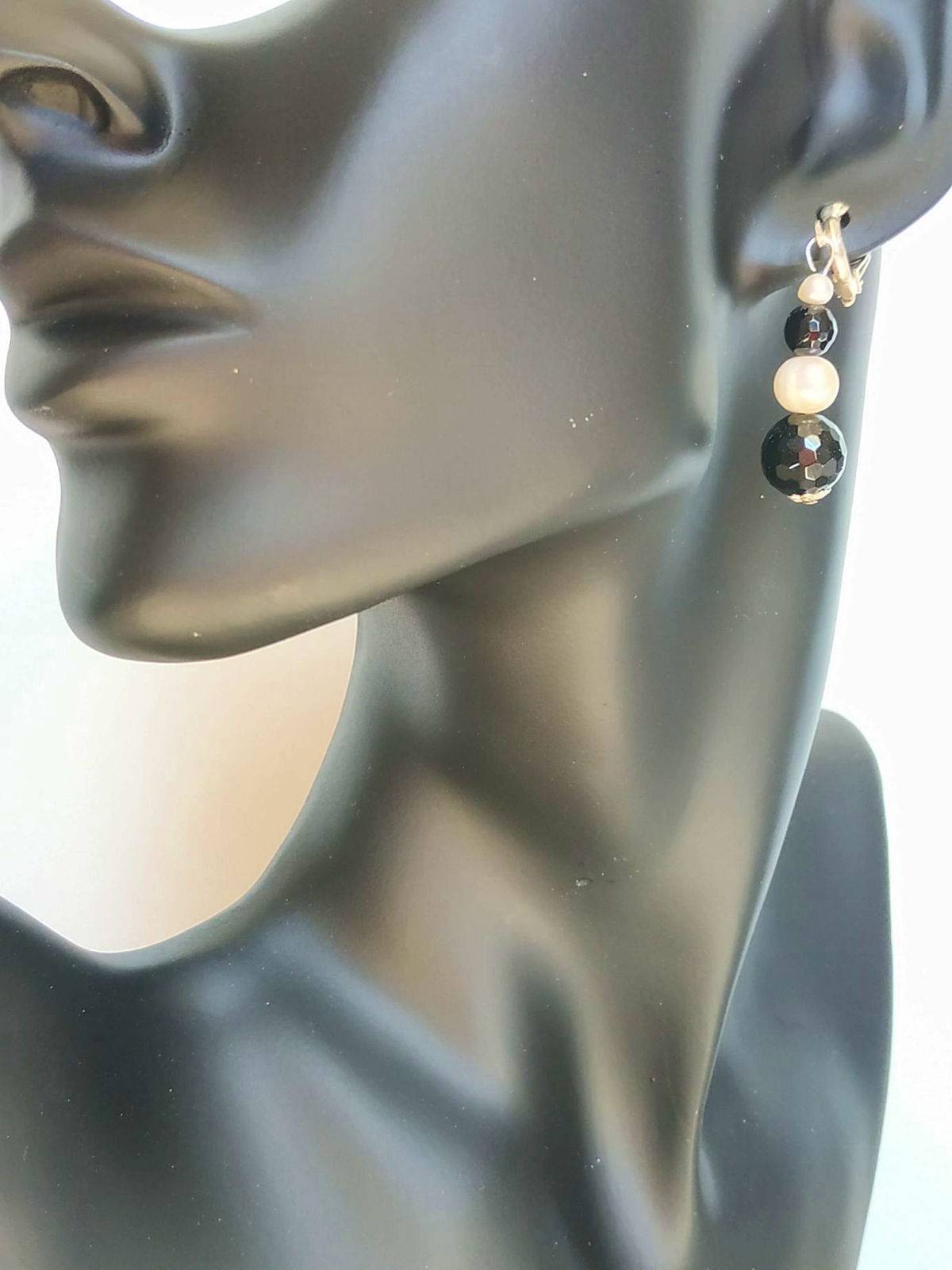 Vends Boucles d’oreilles chute d’onyx et perles de culture clip ou autre