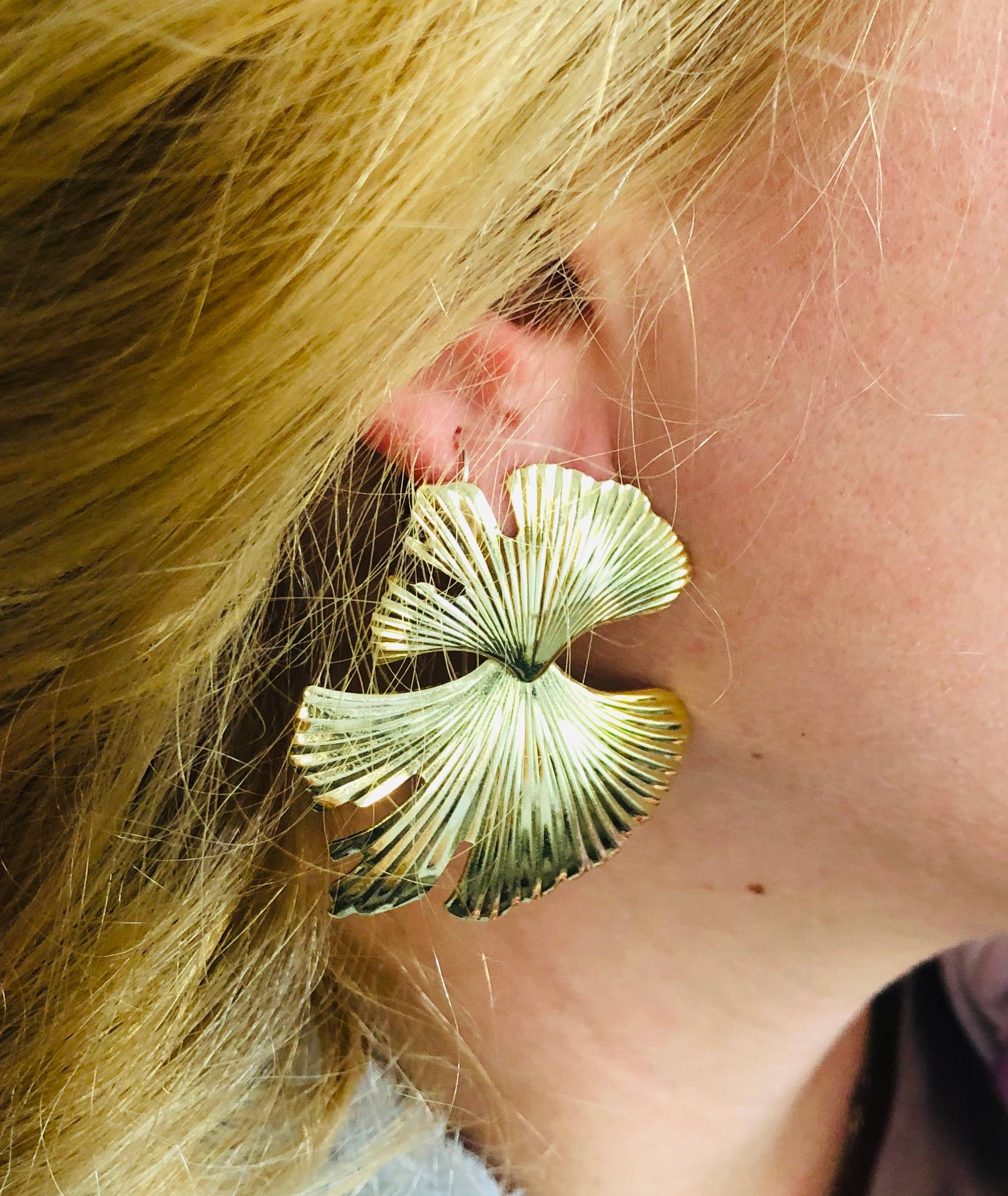 Boucles d’oreilles en forme de feuilles de Ginko doré sur acier