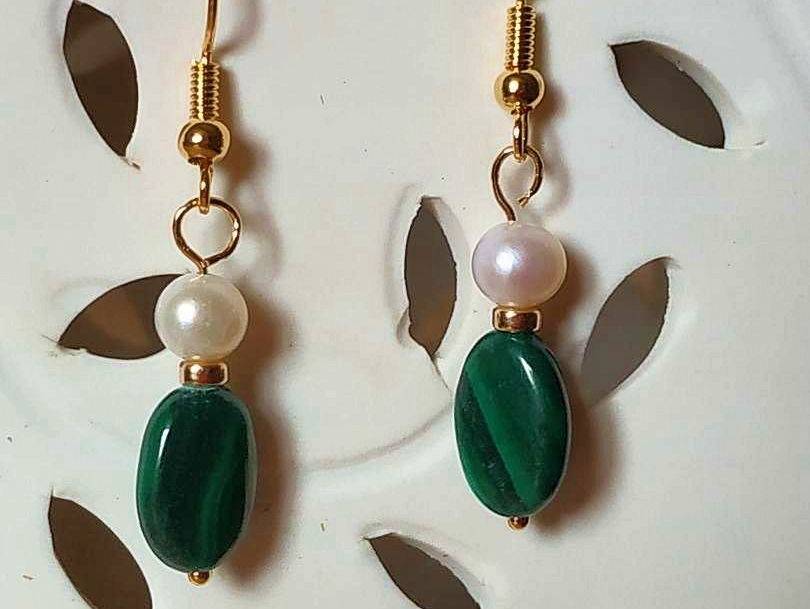 Boucles d’oreilles Malachite et perle - crochet, clip, clou ou dormeuse