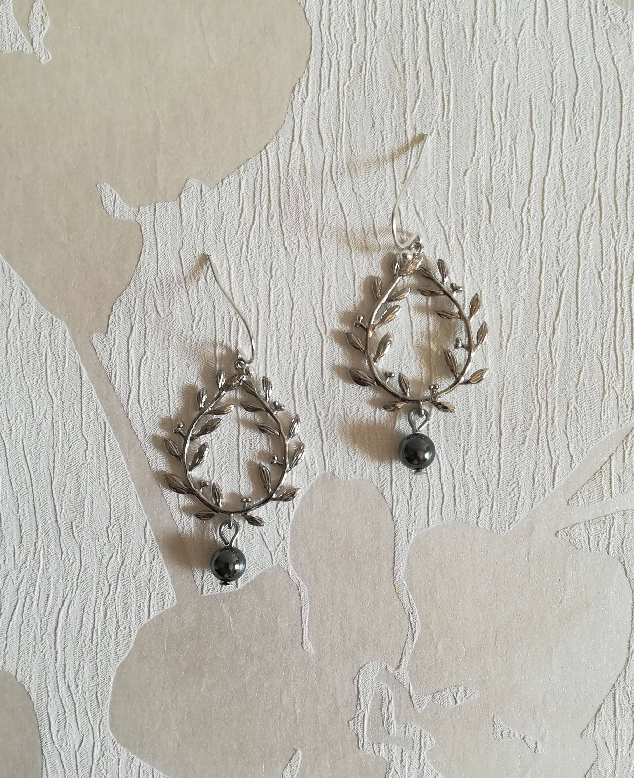 Boucles d’oreilles pendantes, neuves