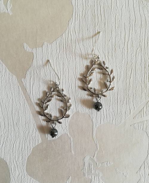 Boucles d’oreilles pendantes, neuves