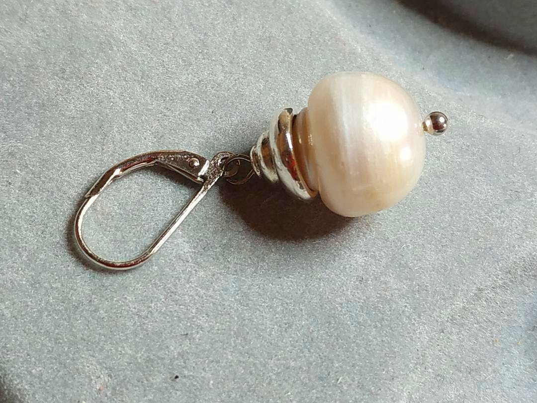 Boucles d’oreilles perle de culture sur Gens de Confiance