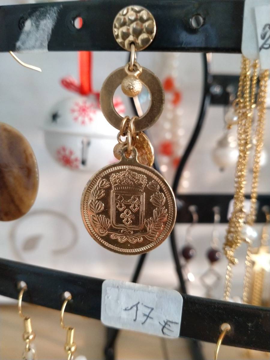 Boucles d’oreilles pièce de monnaie plaque or clou ou autre