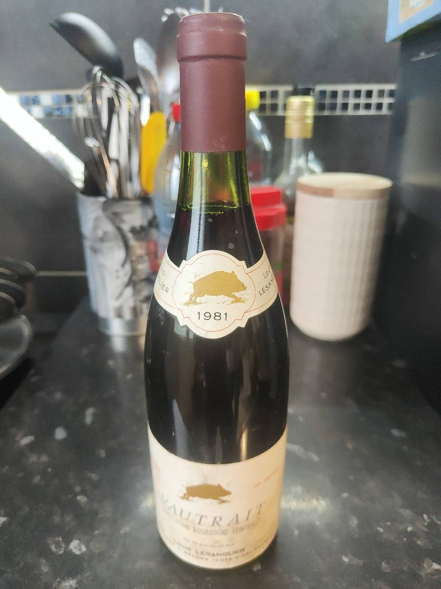 Bouteille de vin Bourgogne 1981 Vautrait Louis LESANGLIER
