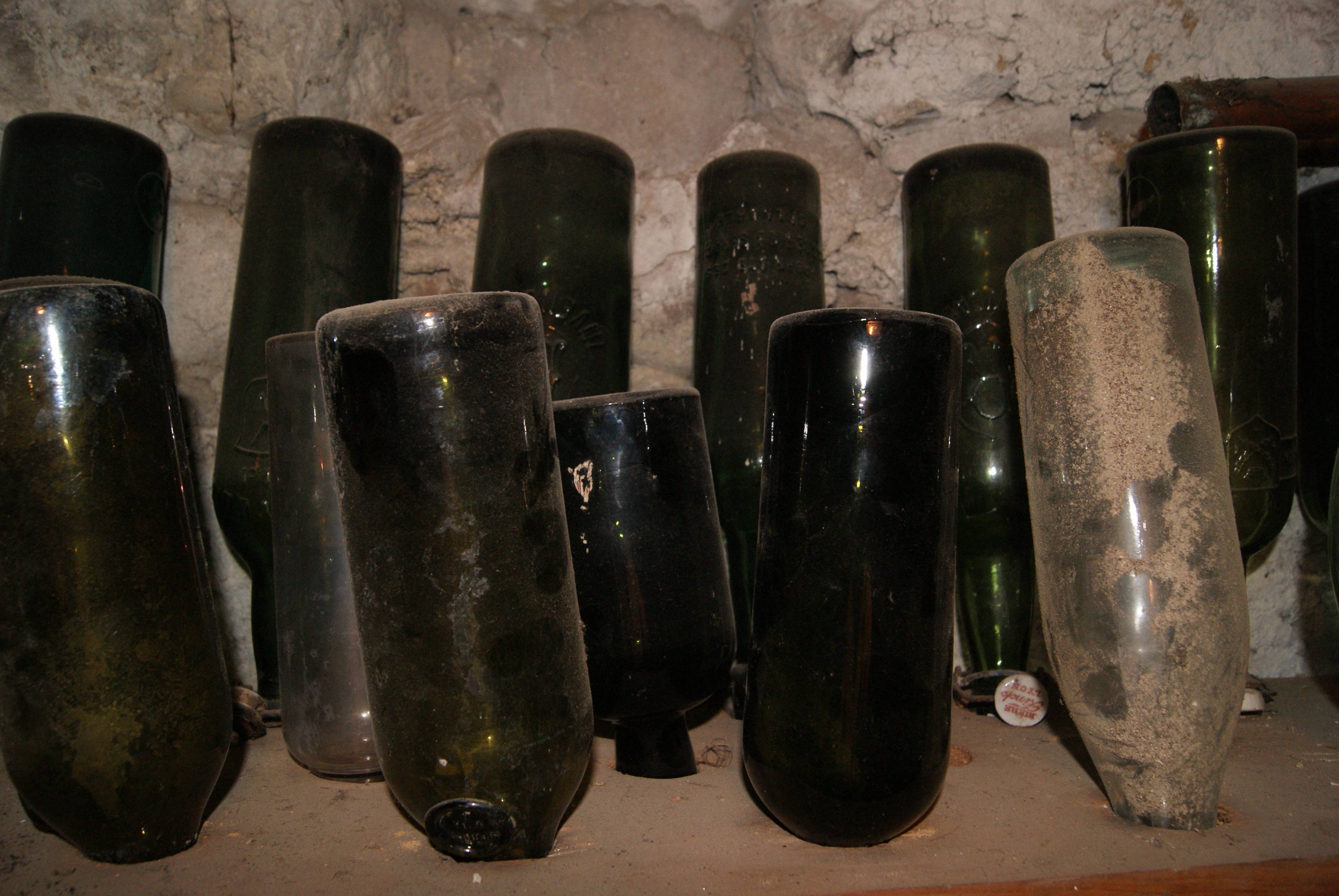 LOT DE BOUTEILLES ANCIENNES