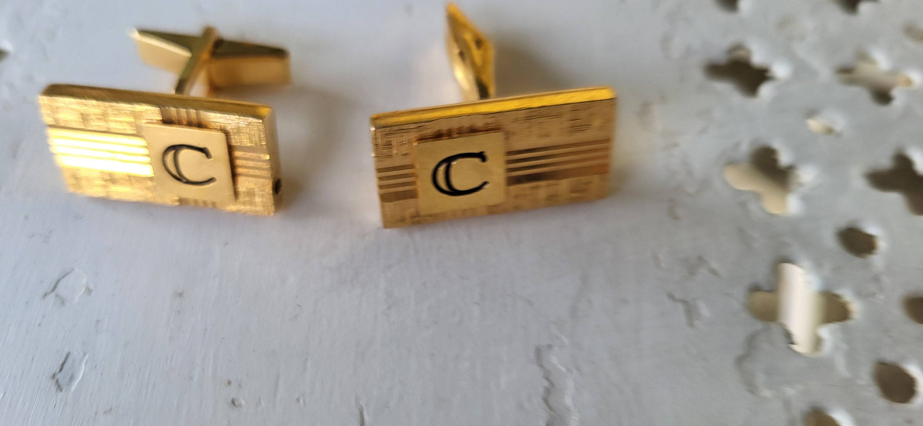 Boutons de manchettes avec initiale C