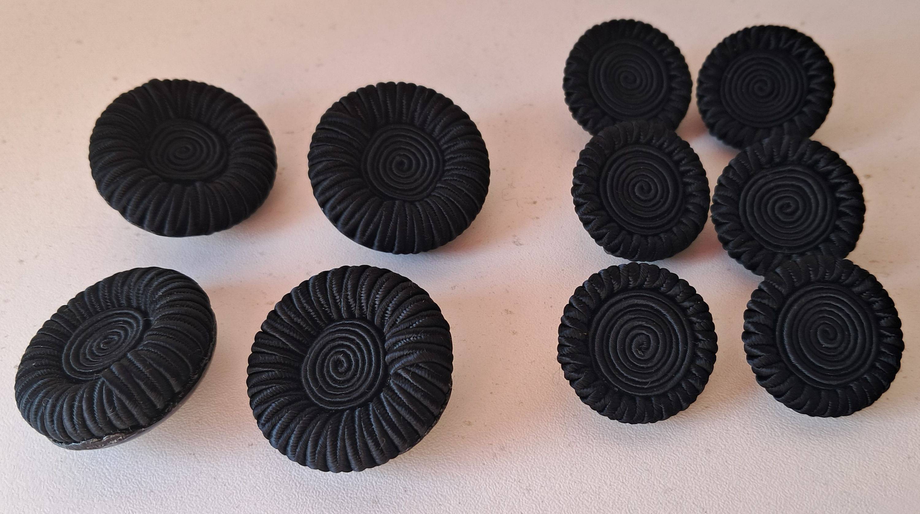 Vends lot de boutons en passementerie