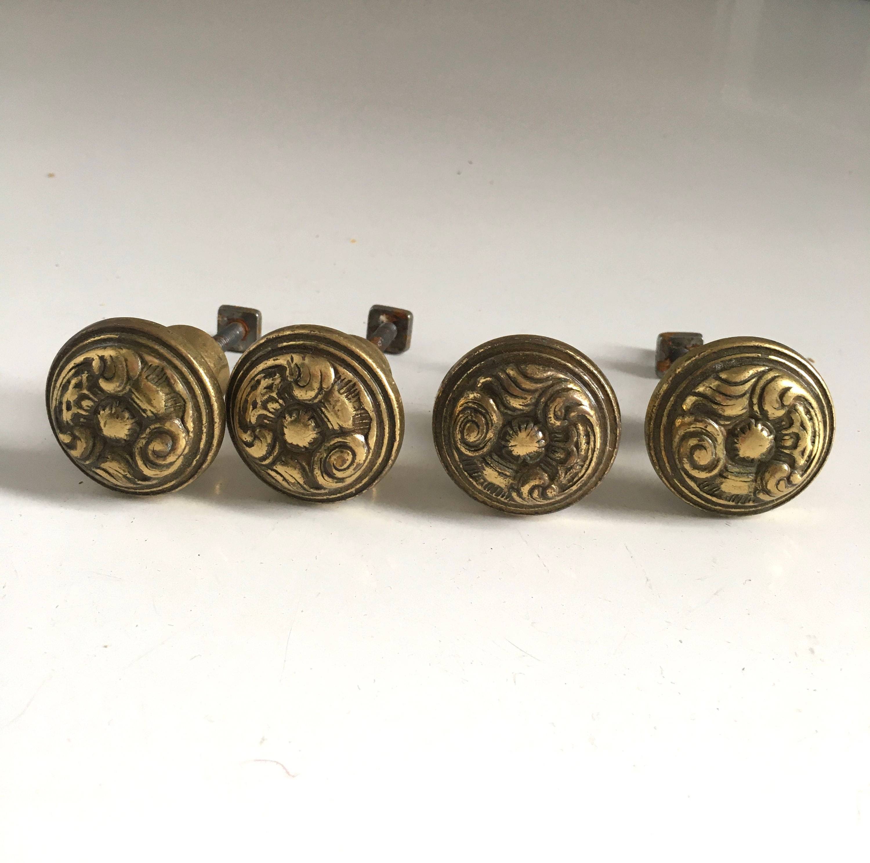 Vends lot de 4 boutons poignées pour meubles en métal doré diamètre de la rosace 2,5 cm