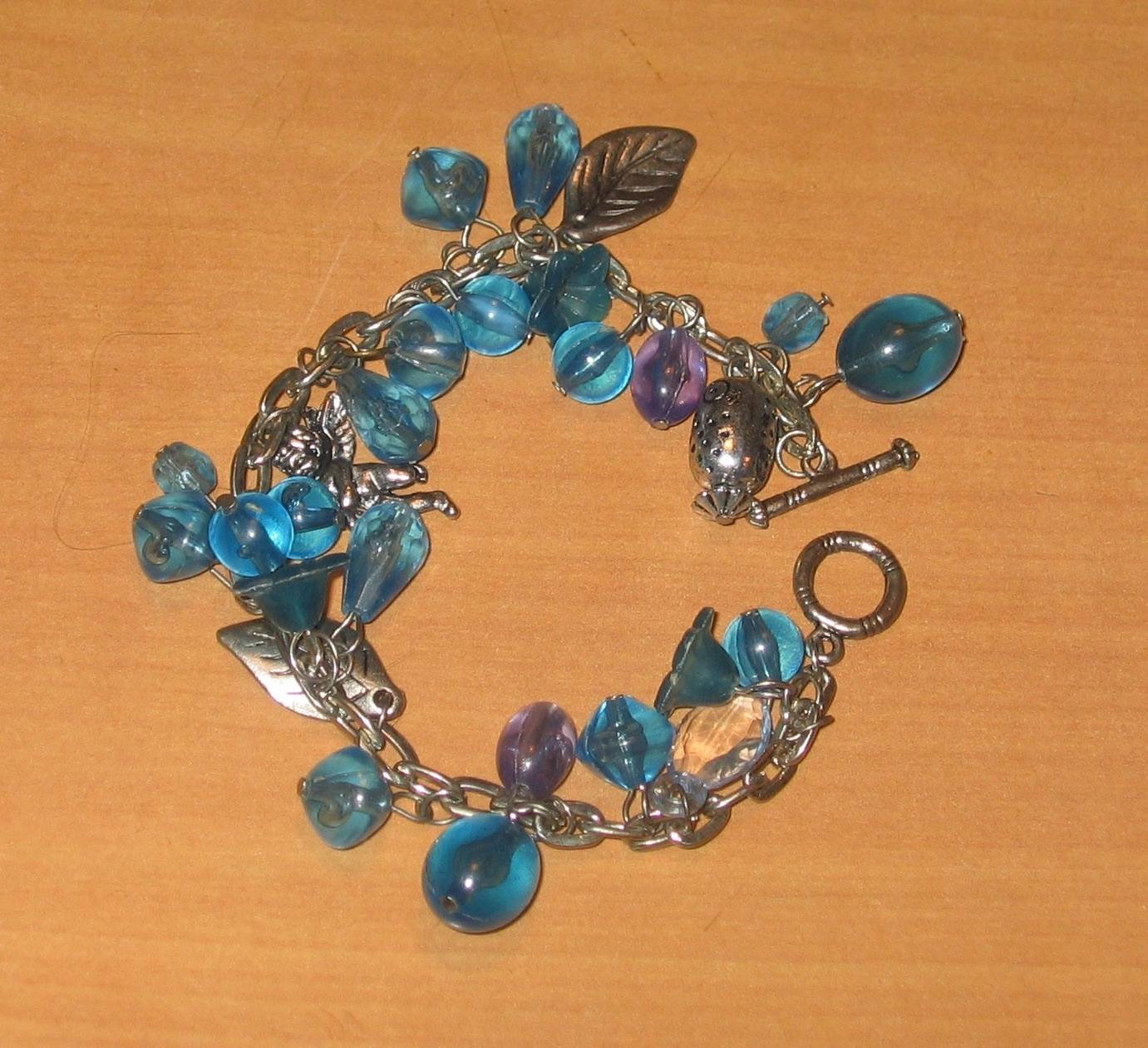 Bracelet à breloques bleu clair