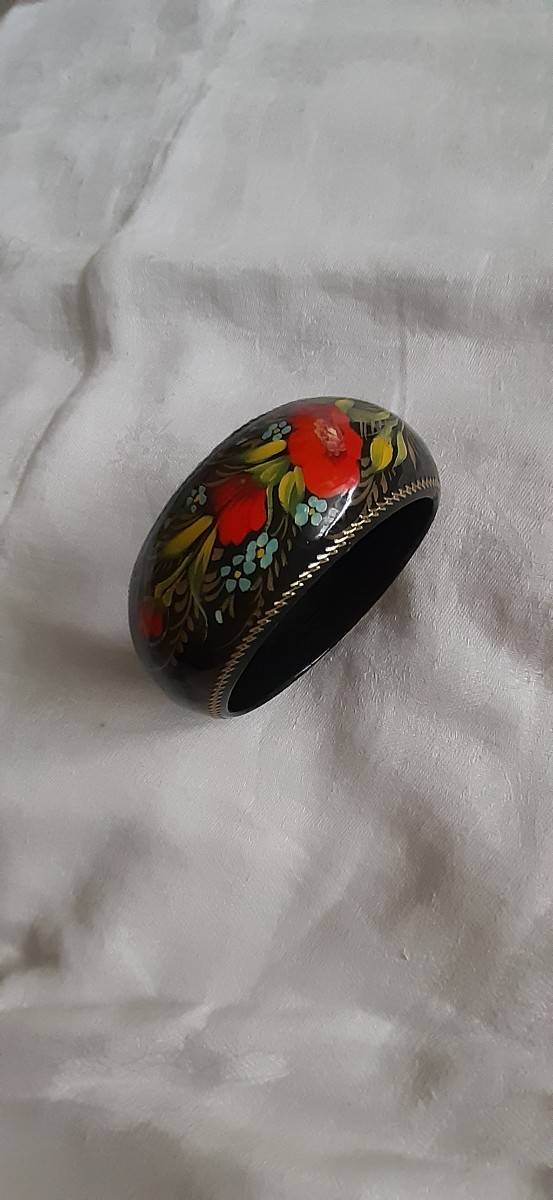 Vends bracelet en bois peint par artiste