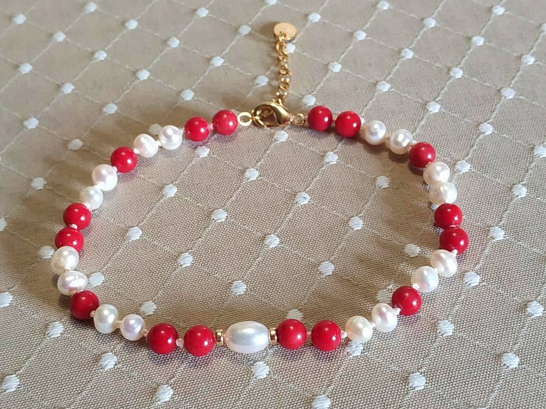 Bracelet de perles de culture et corail rouge