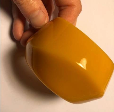 Vends bracelet en résine jaune Jef