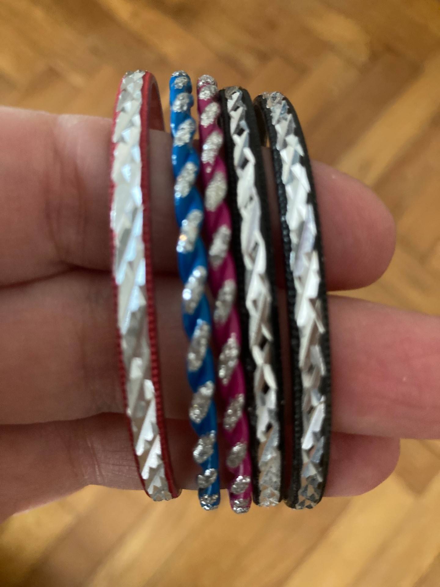 5 bracelets multicolores avec strass