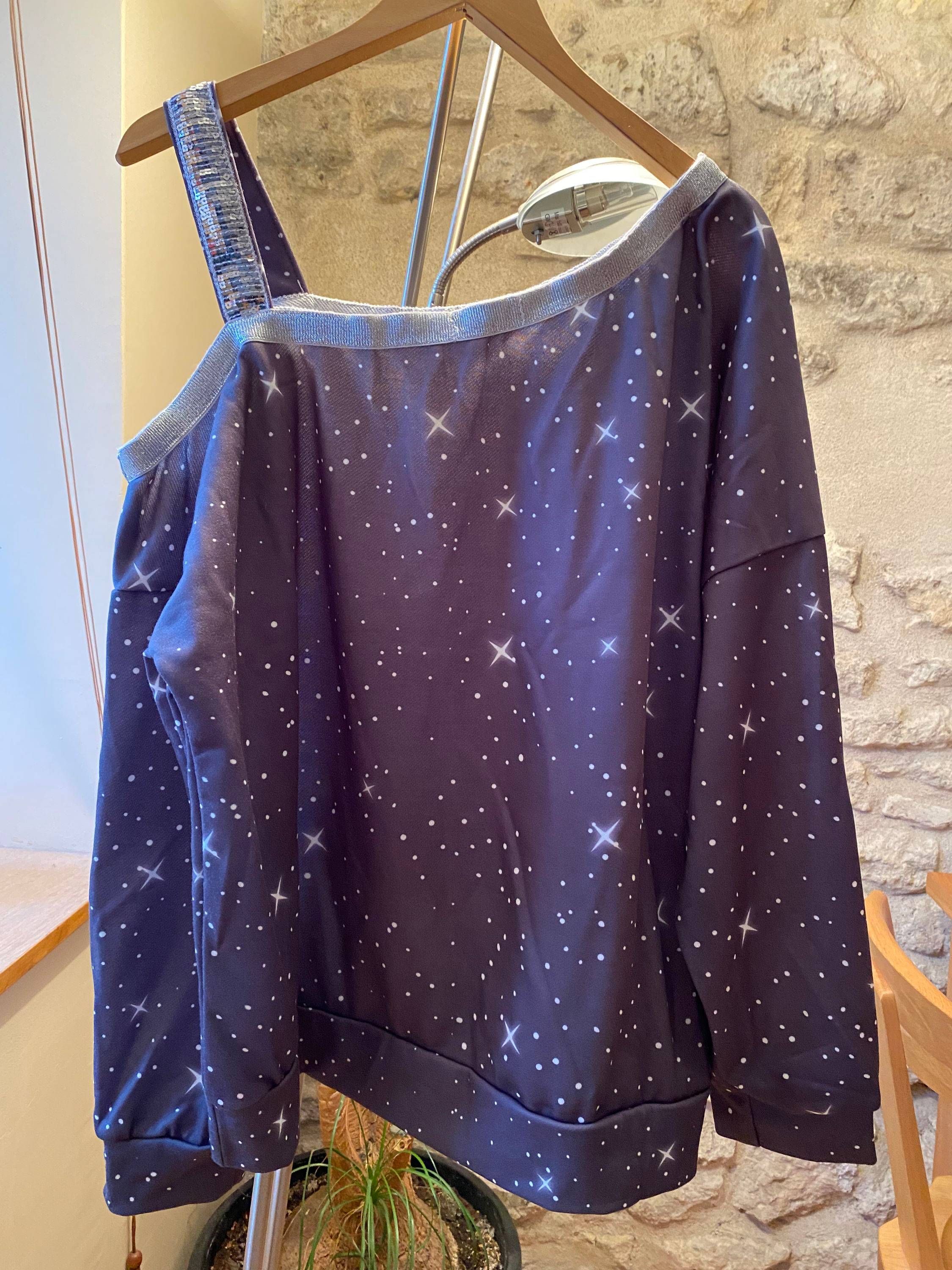 Vends pull bretelle paillette asymétrique gris imprimé étoiles - Taille XL