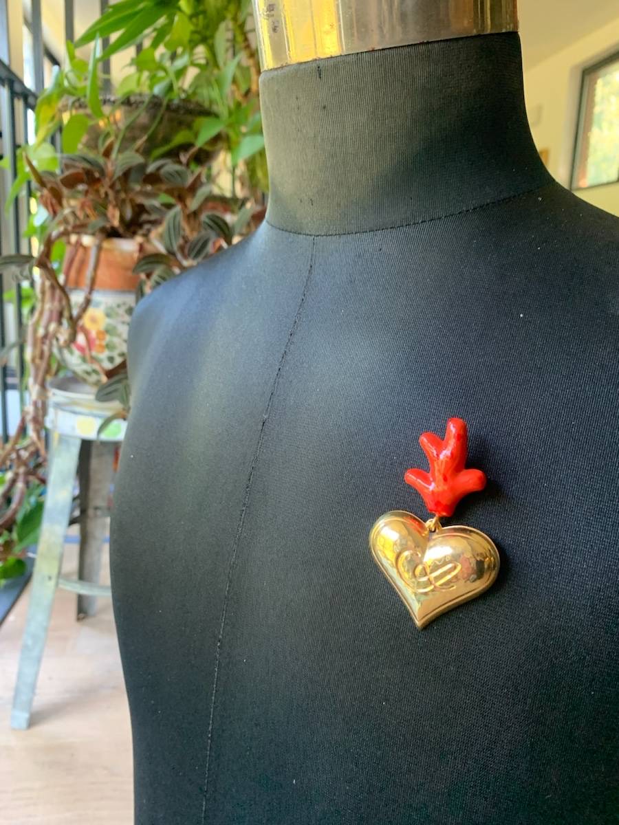 Broche Christian Lacroix vintage cœur et corail
