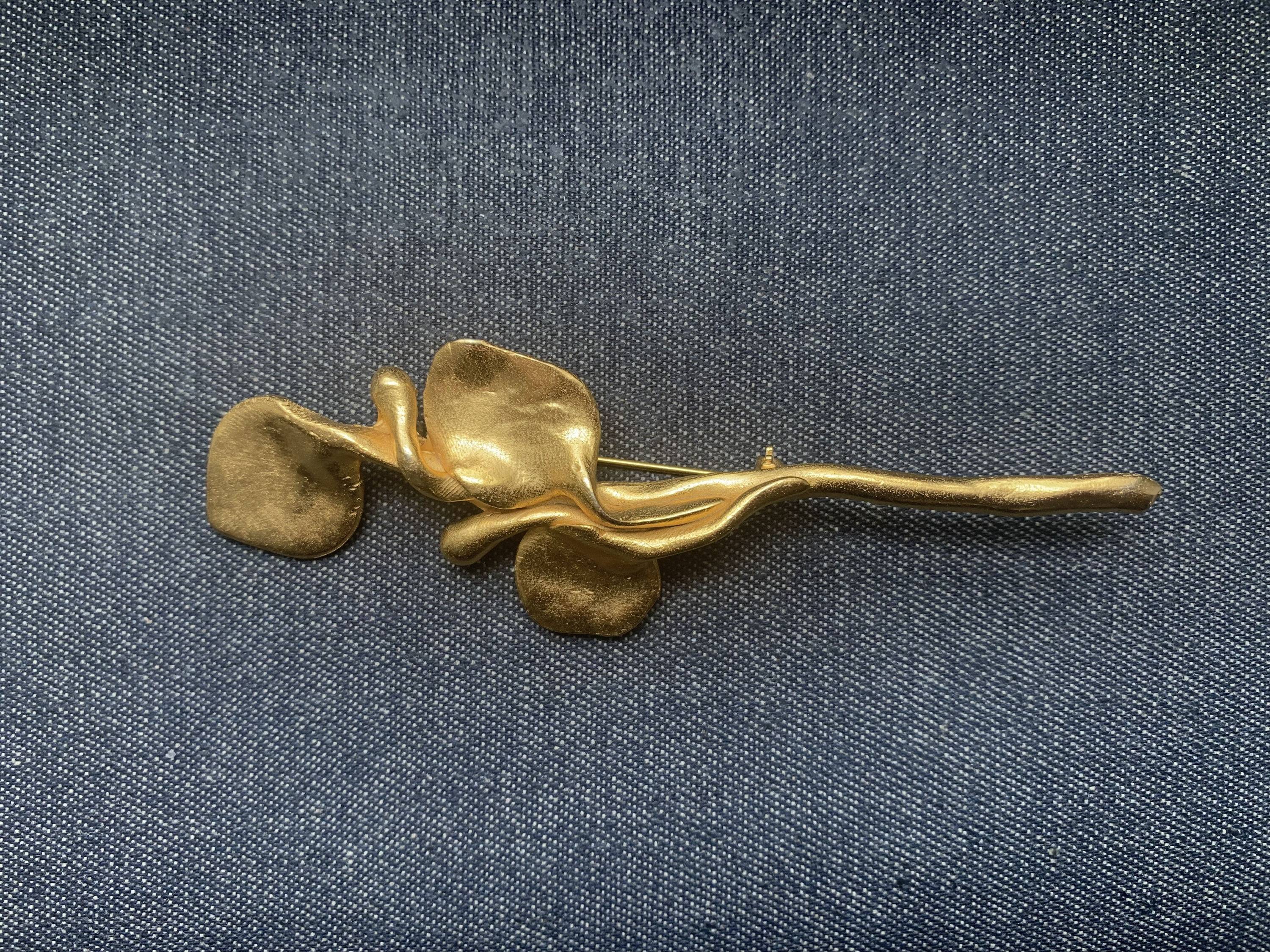 Broche florale "Il était une fois" plaquée or vintage 1980
