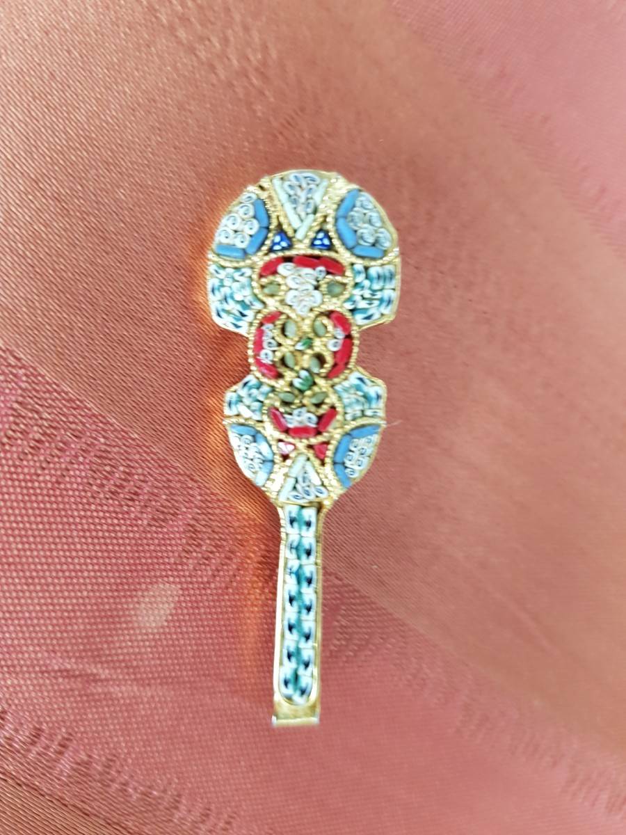 Broche en forme de violon