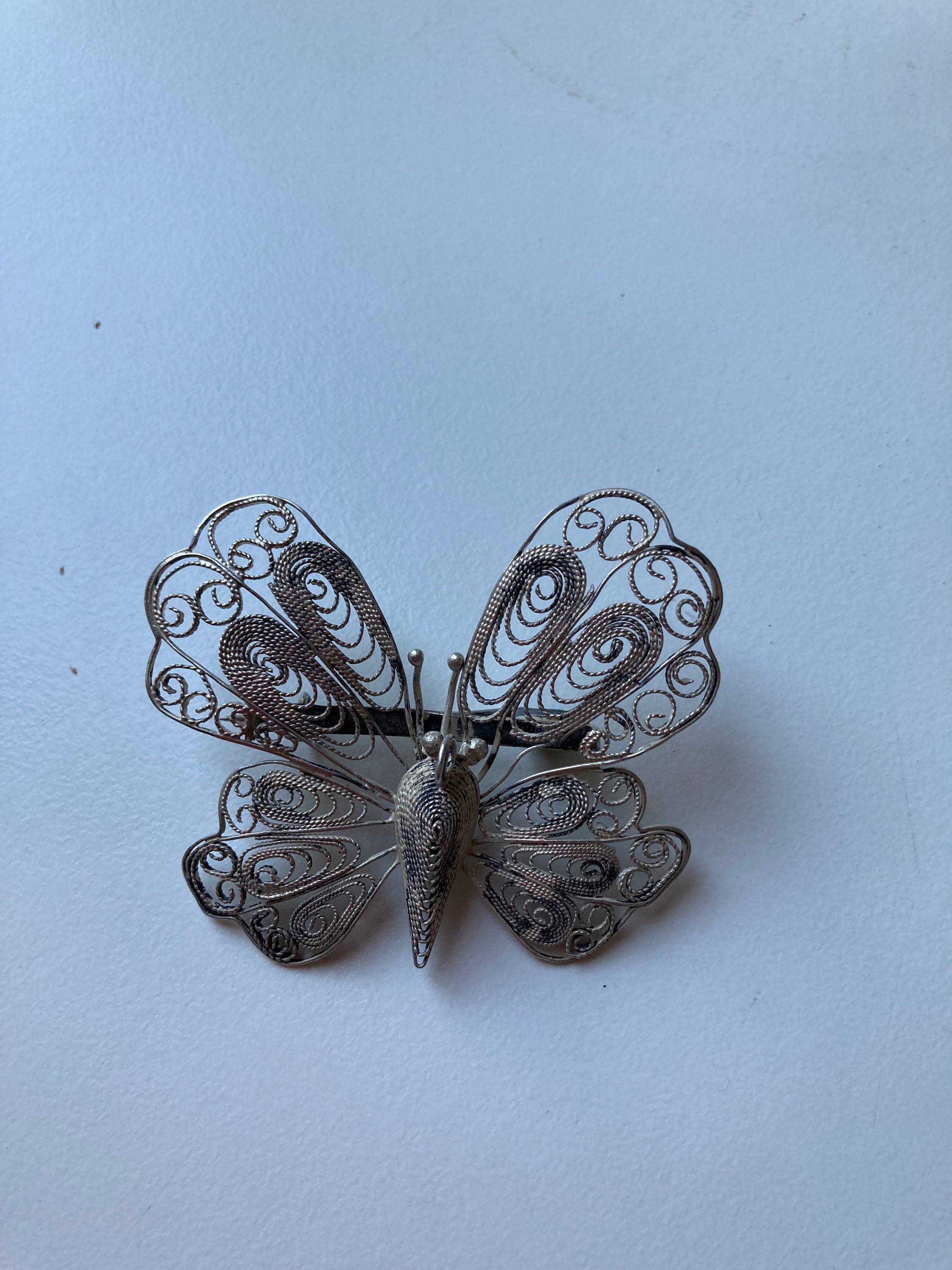 Broche papillon en argent massif filigrané