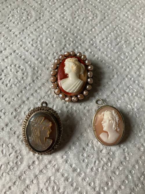 Lot de 3 broches pendentifs avec camées