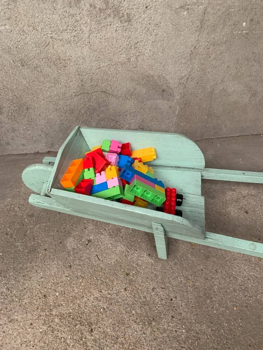 Jouet brouette vintage pour enfant en bois - pour la chasse aux oeufs à Pâques !